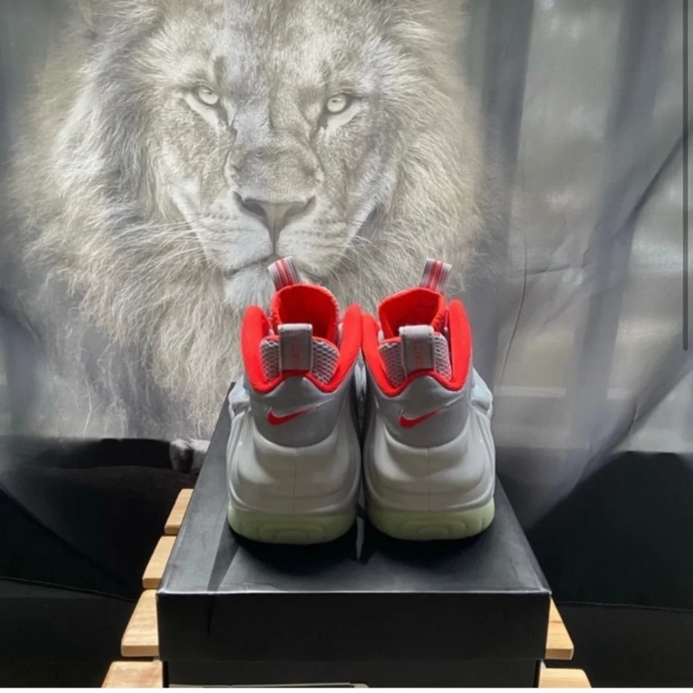 Nike Air Yeezy Foamposite Pro PRM Sneaker - Picture 3 of 7